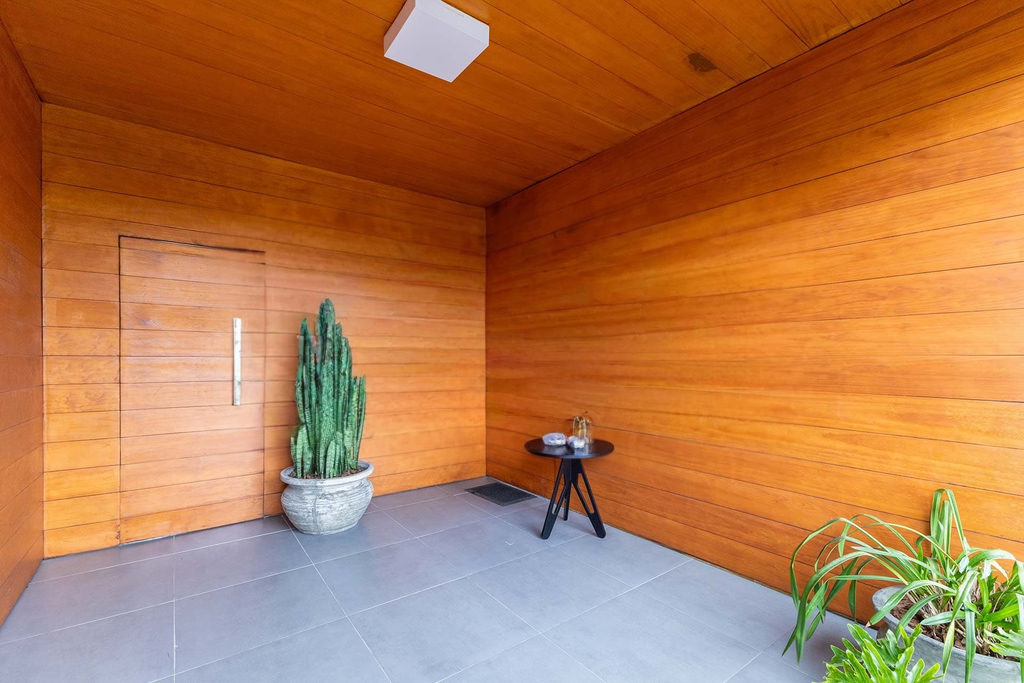 Edifício Comercial para venda no bairro Três Figueiras em Porto Alegre