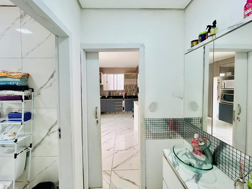 Casa para venda no bairro Vila Nova em Porto Alegre