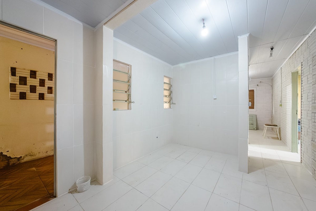 Casa para venda no bairro Guajuviras em Canoas