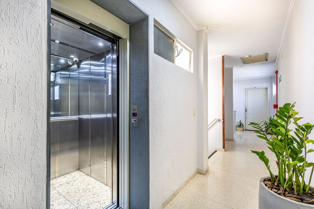 Apartamento para venda no bairro Passo da Areia em Porto Alegre