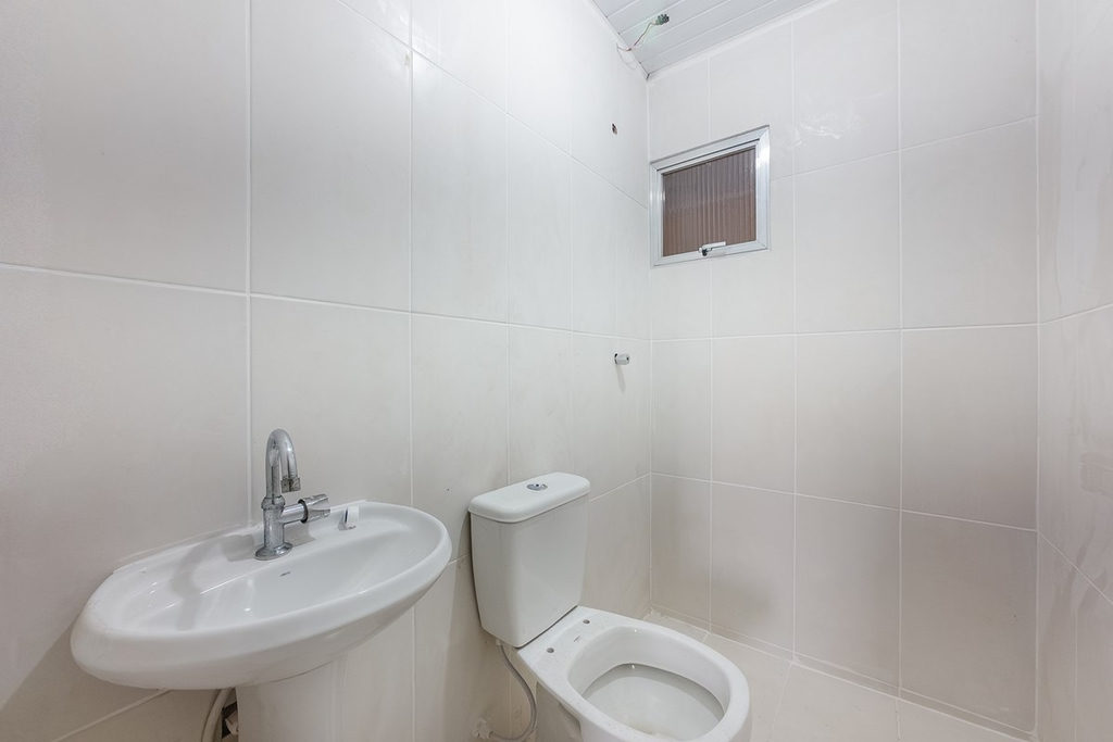Casa para venda no bairro Guajuviras em Canoas