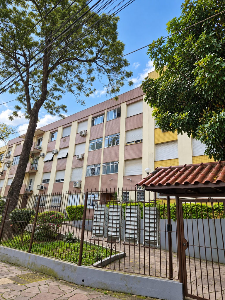 Apartamento para venda no bairro Vila Ipiranga em Porto Alegre