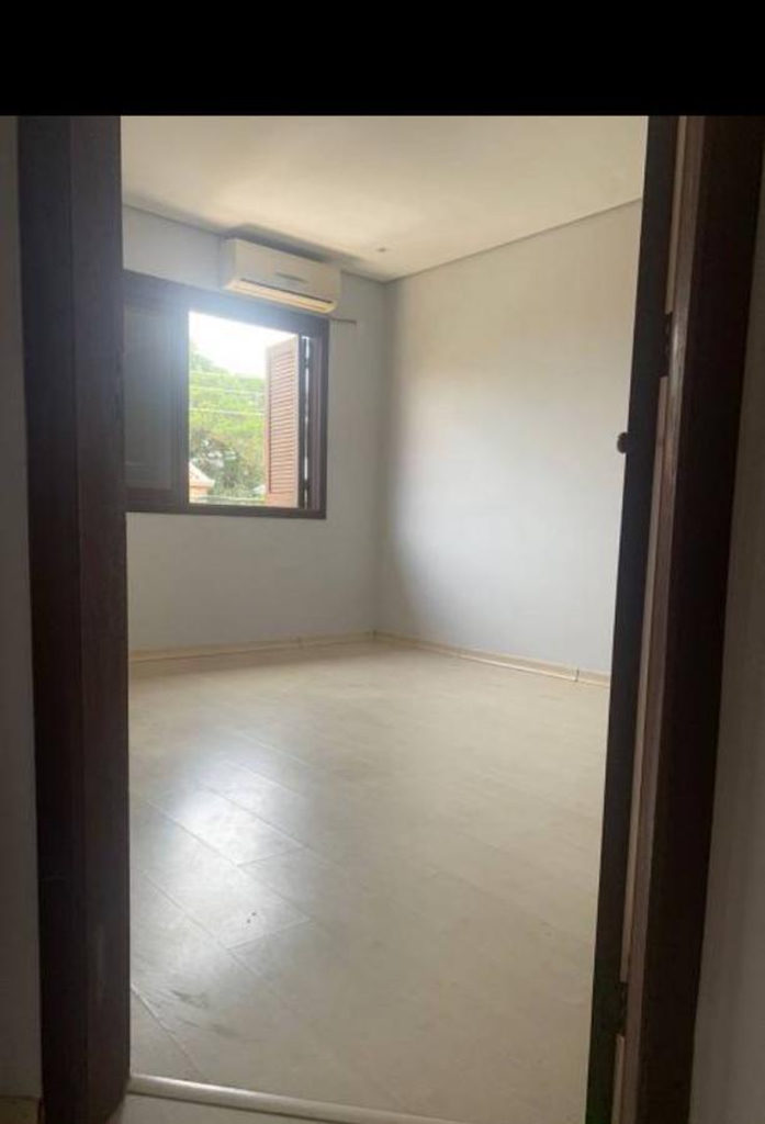 Casa para venda no bairro Guarujá em Porto Alegre