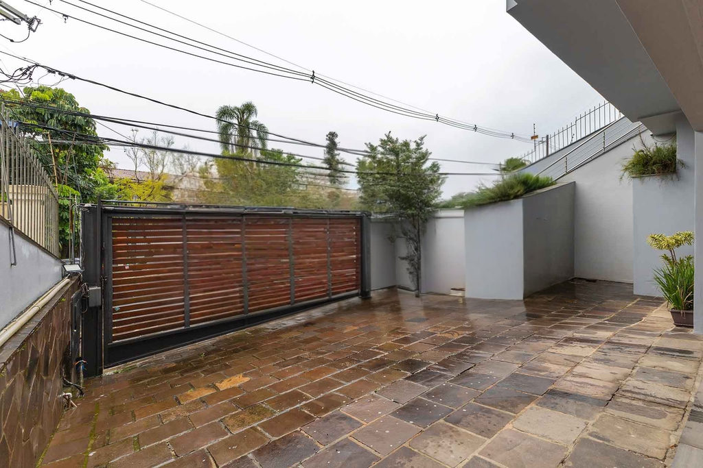 Edifício Comercial para venda no bairro Três Figueiras em Porto Alegre