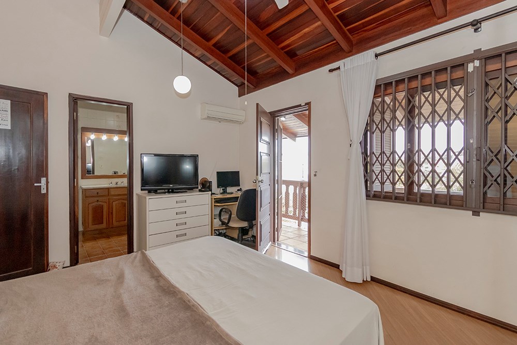 Casa para venda no bairro Jardim Itu Sabará em Porto Alegre