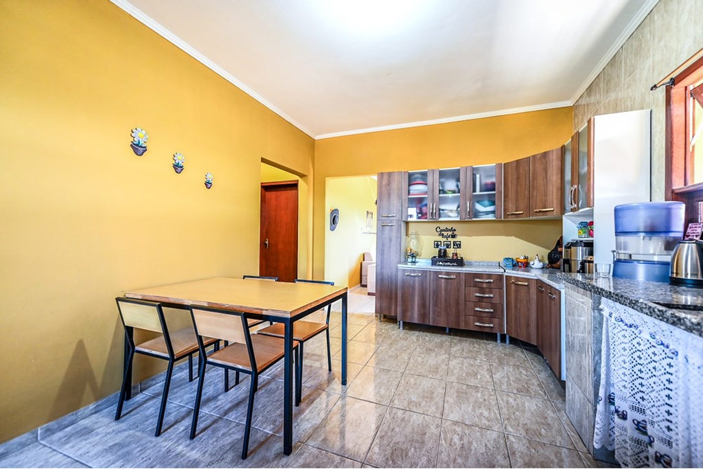 Casa para venda no bairro Agronomia em Porto Alegre
