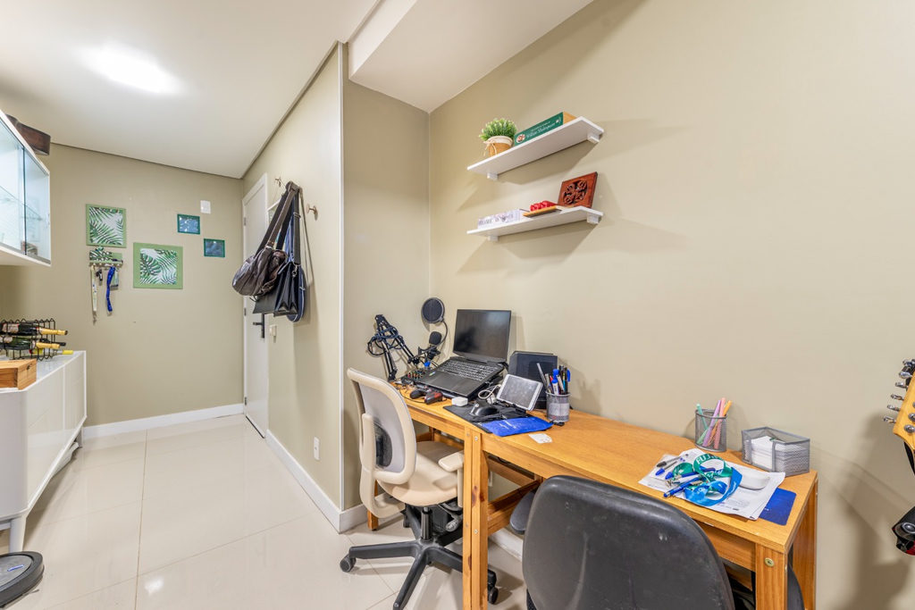 Apartamento para venda no bairro Passo da Areia em Porto Alegre