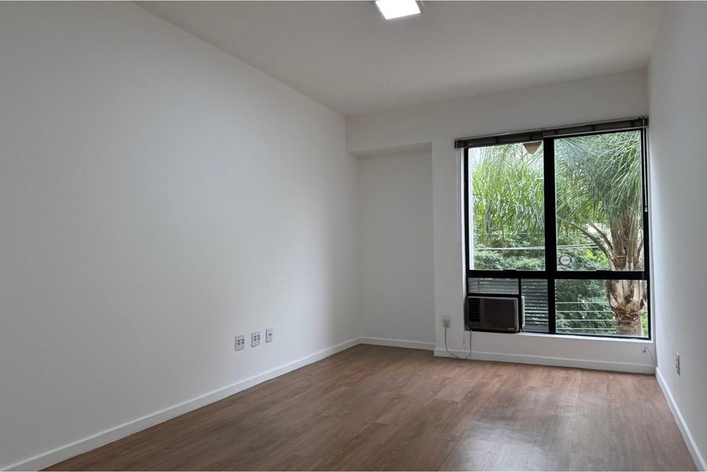 Sala para venda no bairro Petrópolis em Porto Alegre