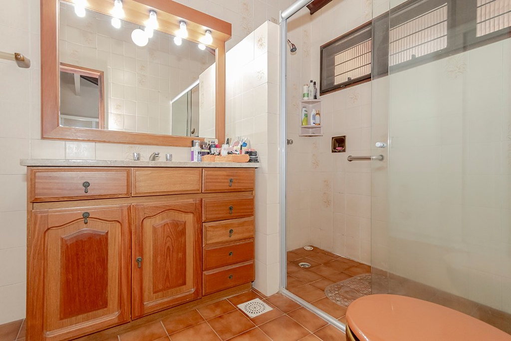 Casa para venda no bairro Jardim Itu Sabará em Porto Alegre