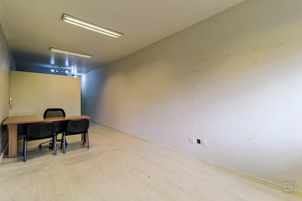 Sala para venda no bairro Passo da Areia em Porto Alegre