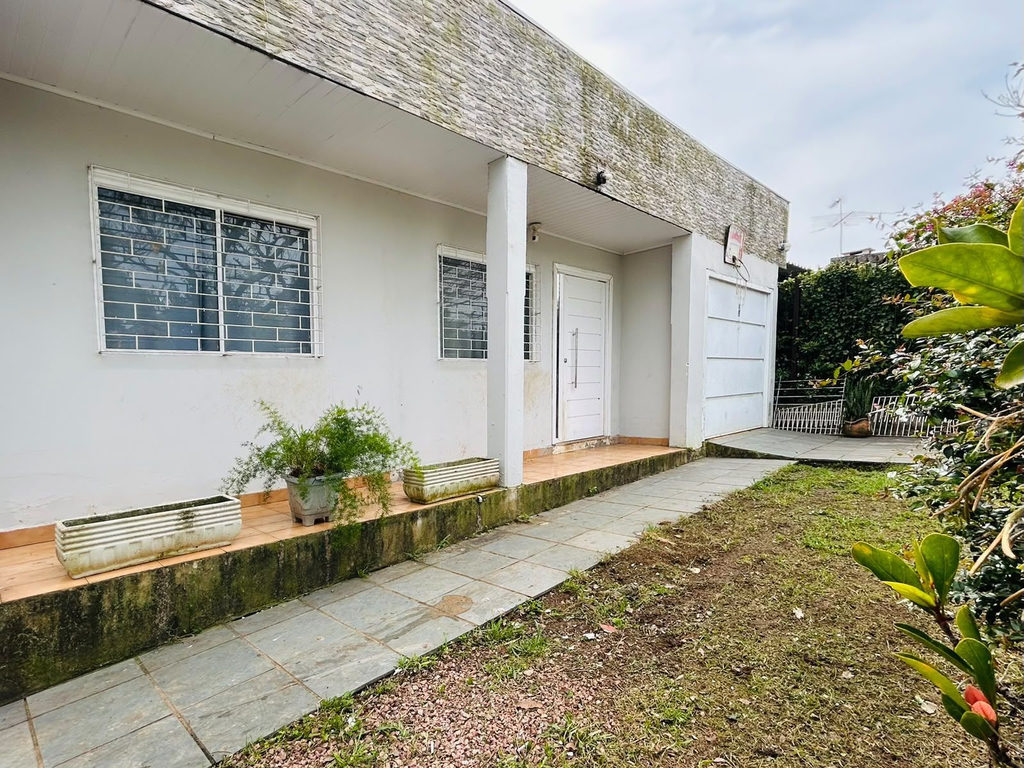 Casa para venda no bairro Vila Nova em Porto Alegre