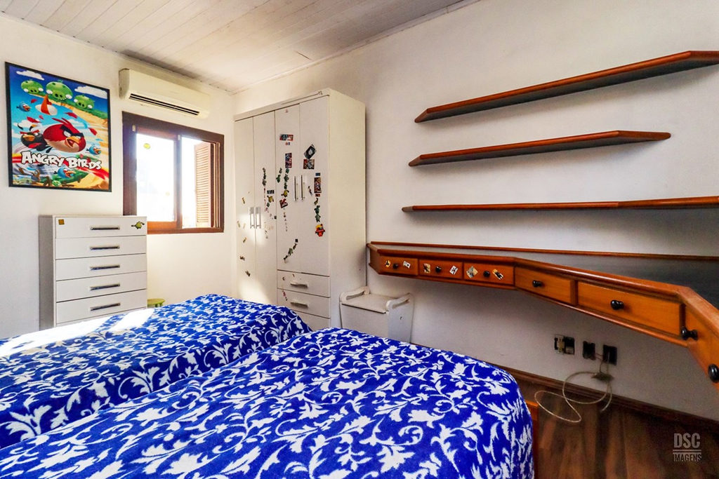 Casa para venda no bairro Santo Antônio em Porto Alegre