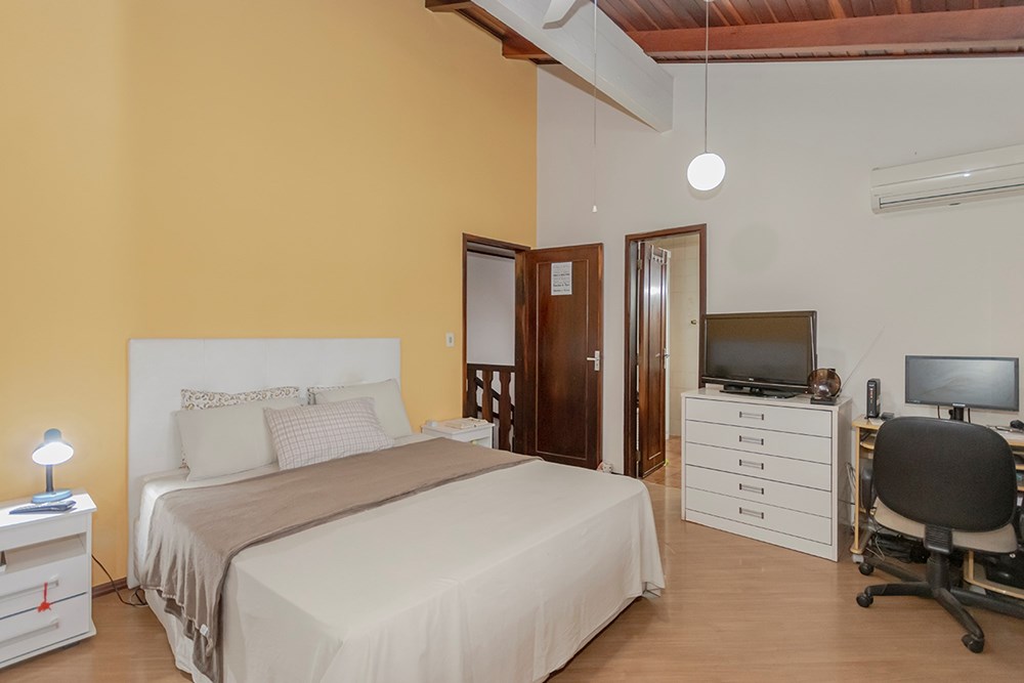 Casa para venda no bairro Jardim Itu Sabará em Porto Alegre