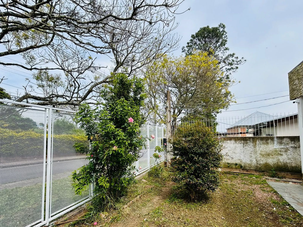 Casa para venda no bairro Vila Nova em Porto Alegre