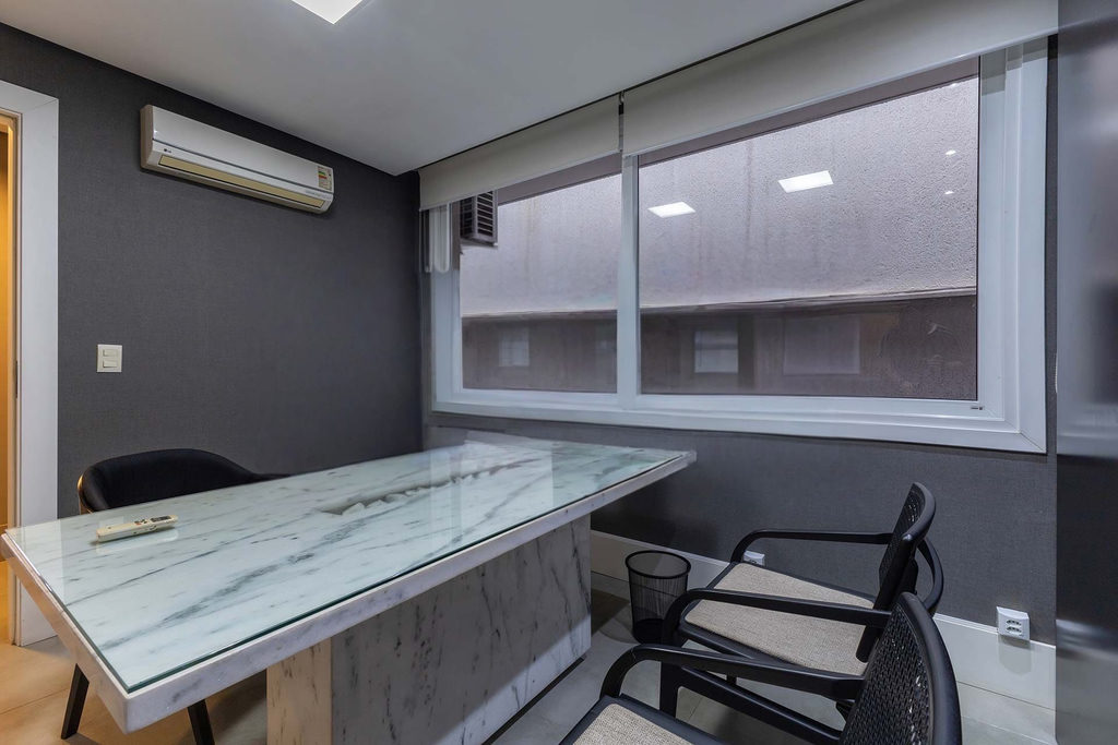 Edifício Comercial para venda no bairro Três Figueiras em Porto Alegre
