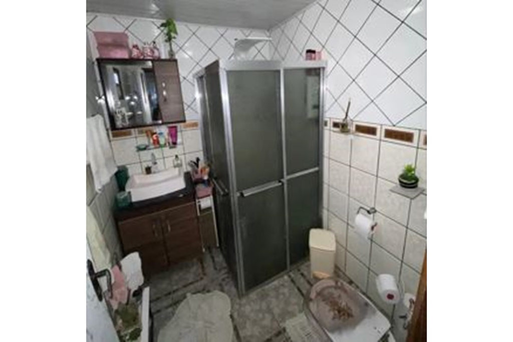 Casa para venda no bairro Guajuviras em Canoas