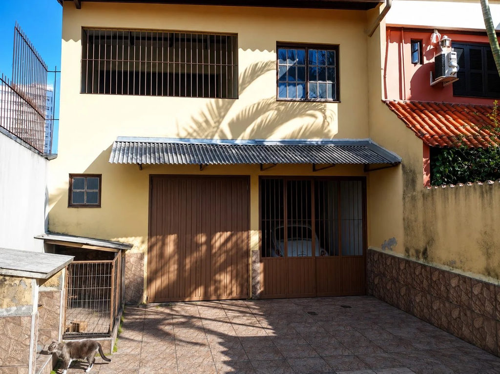 Casa para venda no bairro Santa Cecília em Porto Alegre