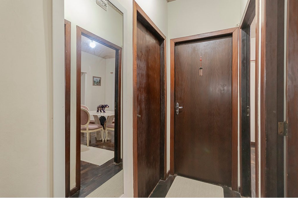 Casa para venda no bairro Passo da Areia em Porto Alegre