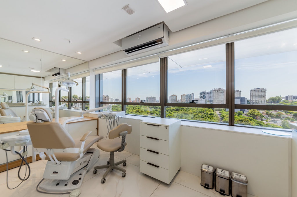Sala para venda no bairro Chácara das Pedras em Porto Alegre