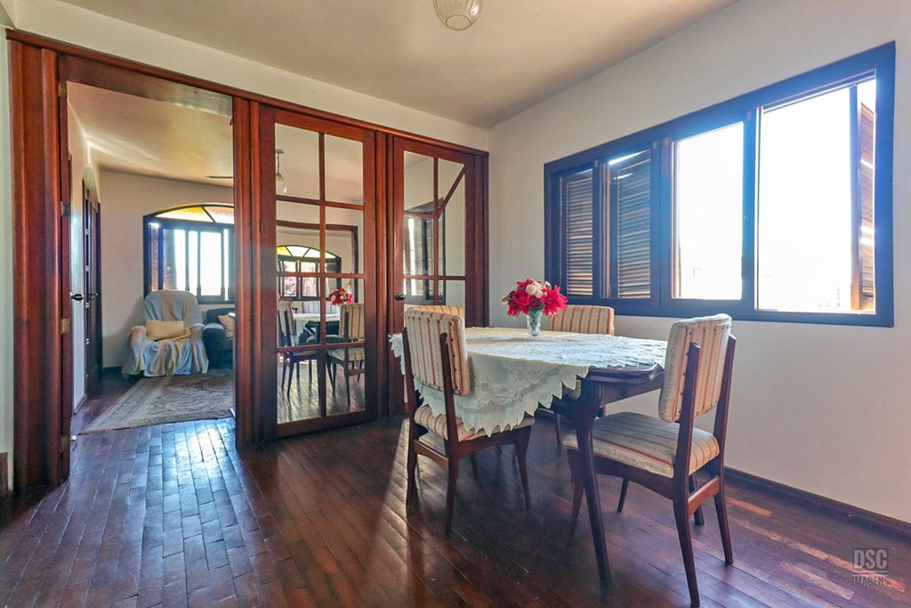Casa para venda no bairro Santo Antônio em Porto Alegre