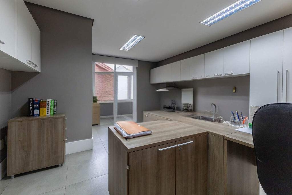 Edifício Comercial para venda no bairro Três Figueiras em Porto Alegre