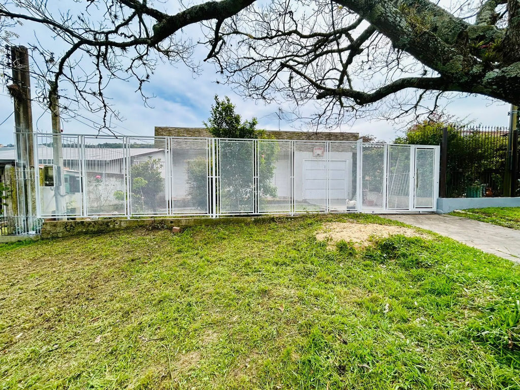 Casa para venda no bairro Vila Nova em Porto Alegre