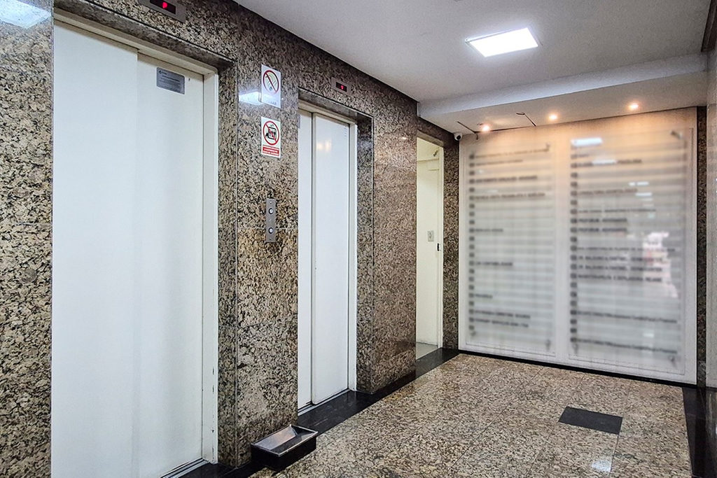 Sala para venda no bairro Floresta em Porto Alegre