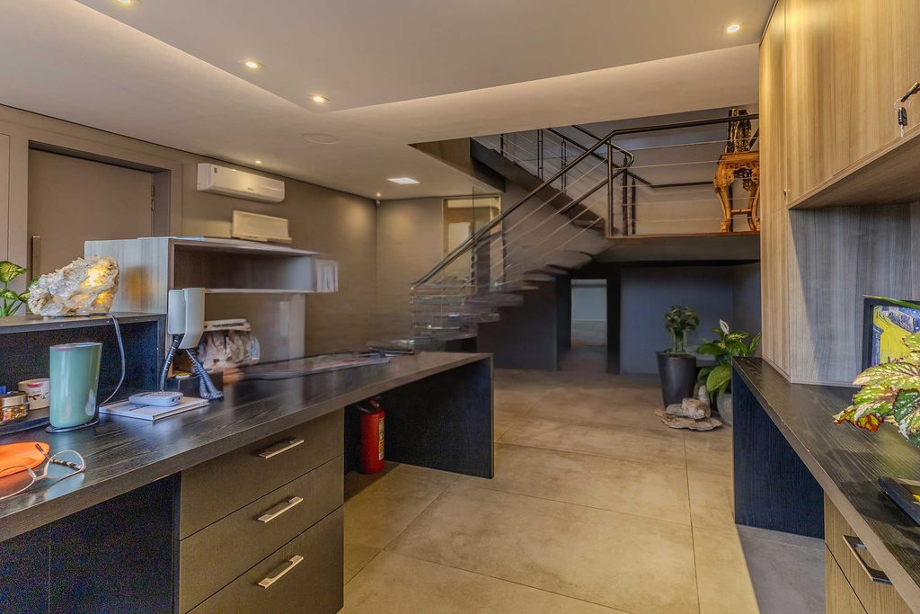 Edifício Comercial para venda no bairro Três Figueiras em Porto Alegre