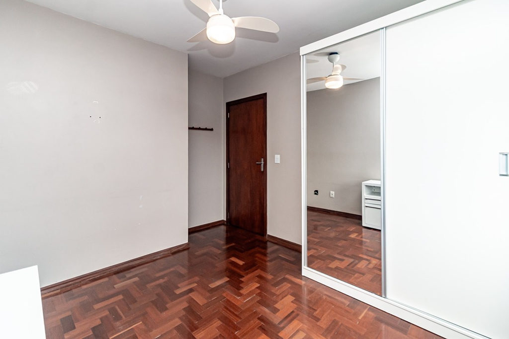 Apartamento para venda no bairro Vila Ipiranga em Porto Alegre
