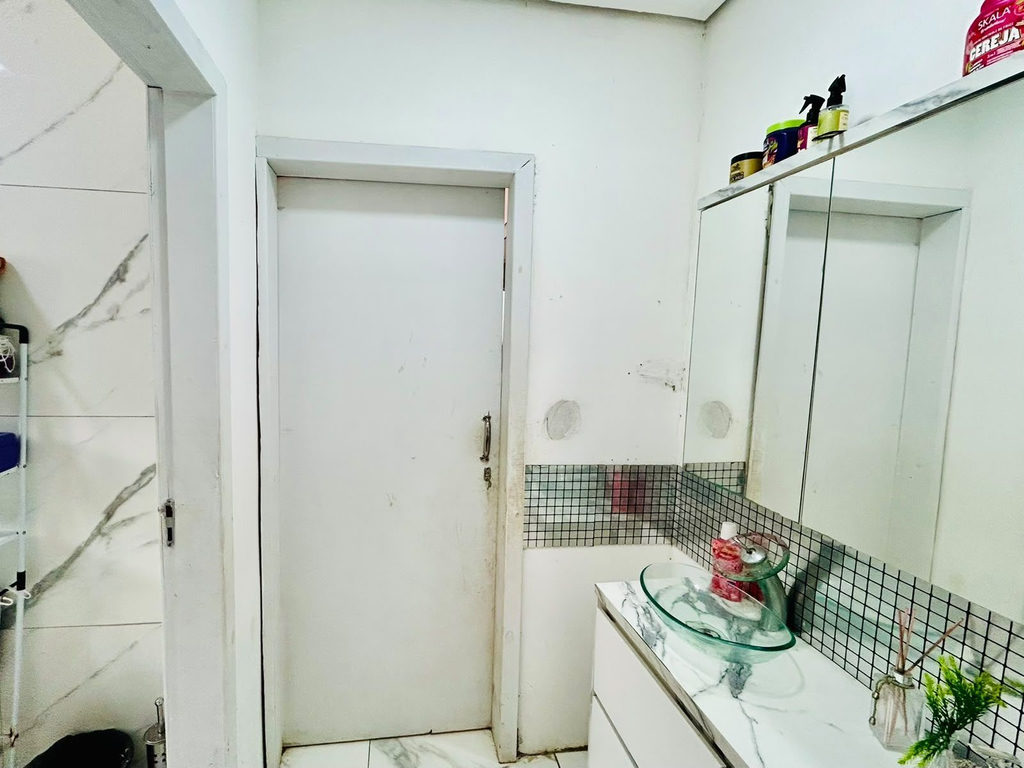 Casa para venda no bairro Vila Nova em Porto Alegre