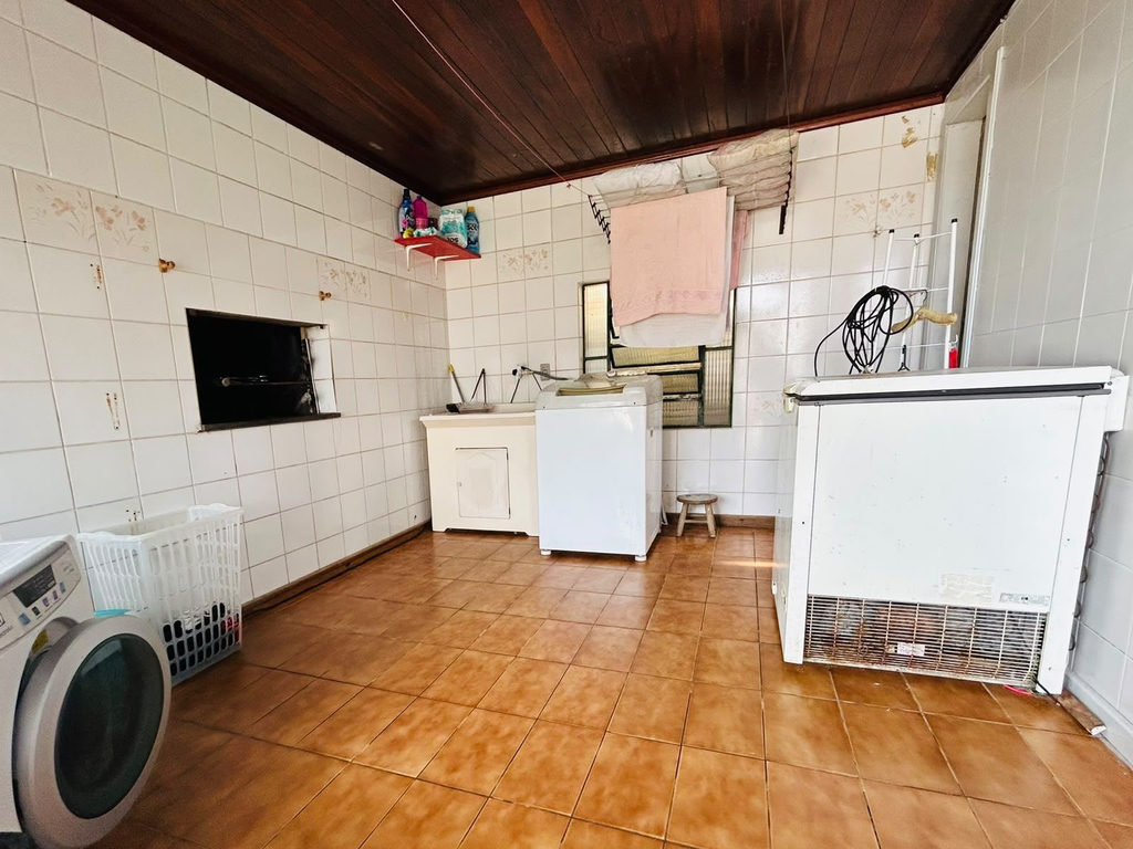 Casa para venda no bairro Vila Nova em Porto Alegre