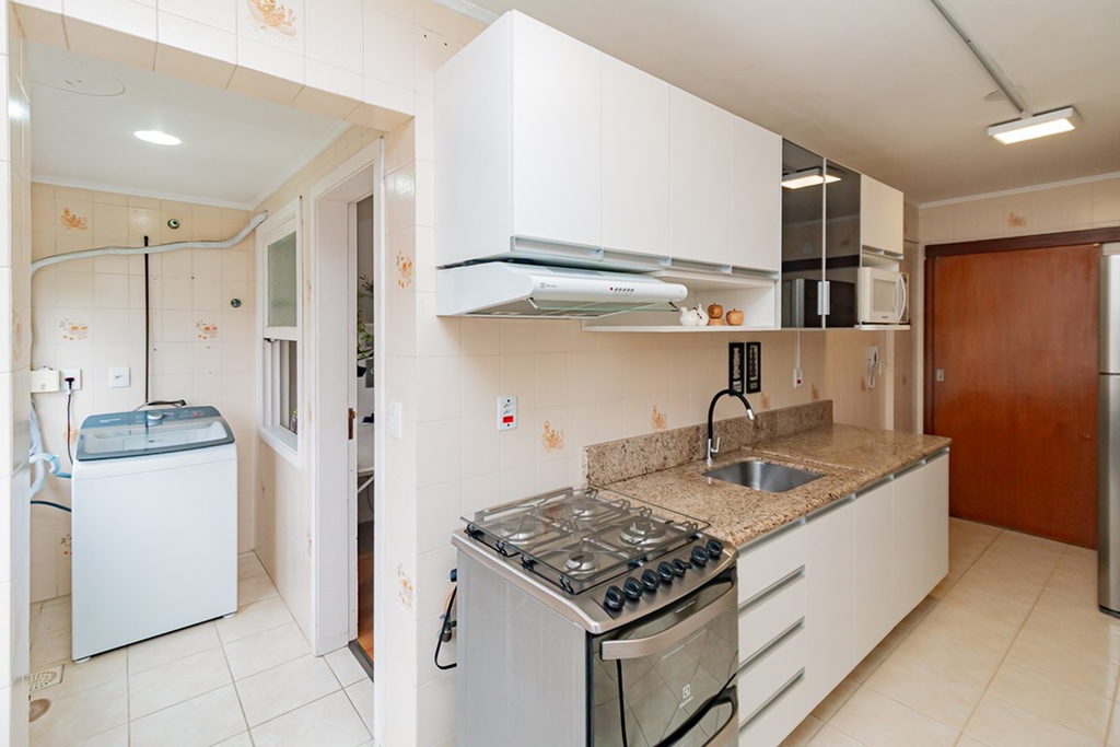 Apartamento para venda no bairro Vila Ipiranga em Porto Alegre
