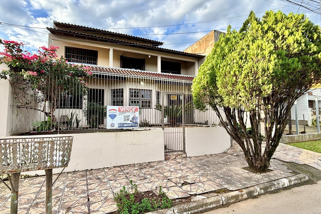 Casa para venda no bairro Moinhos de Vento em Canoas