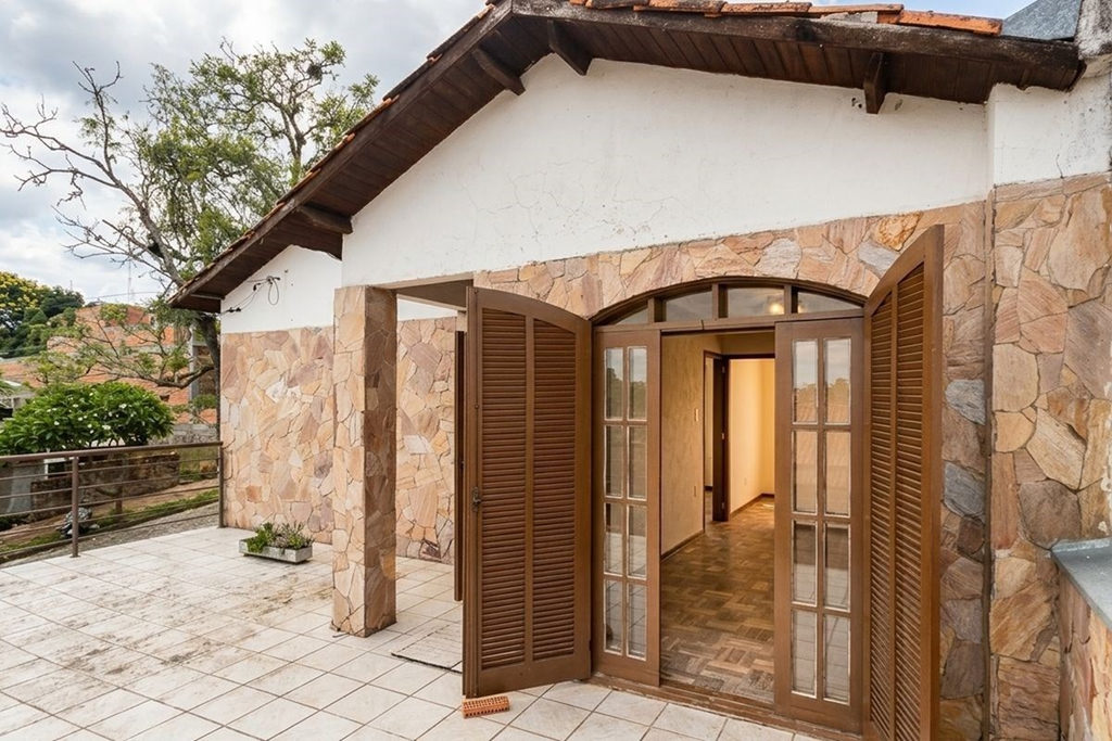 Casa para venda no bairro Partenon em Porto Alegre