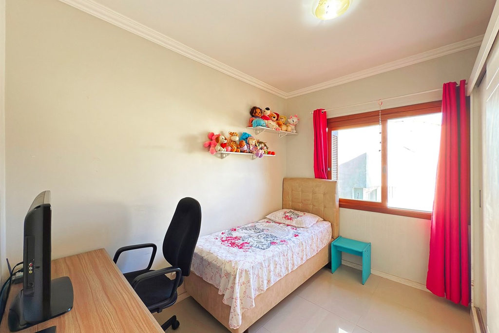 Casa para venda no bairro Guarujá em Porto Alegre