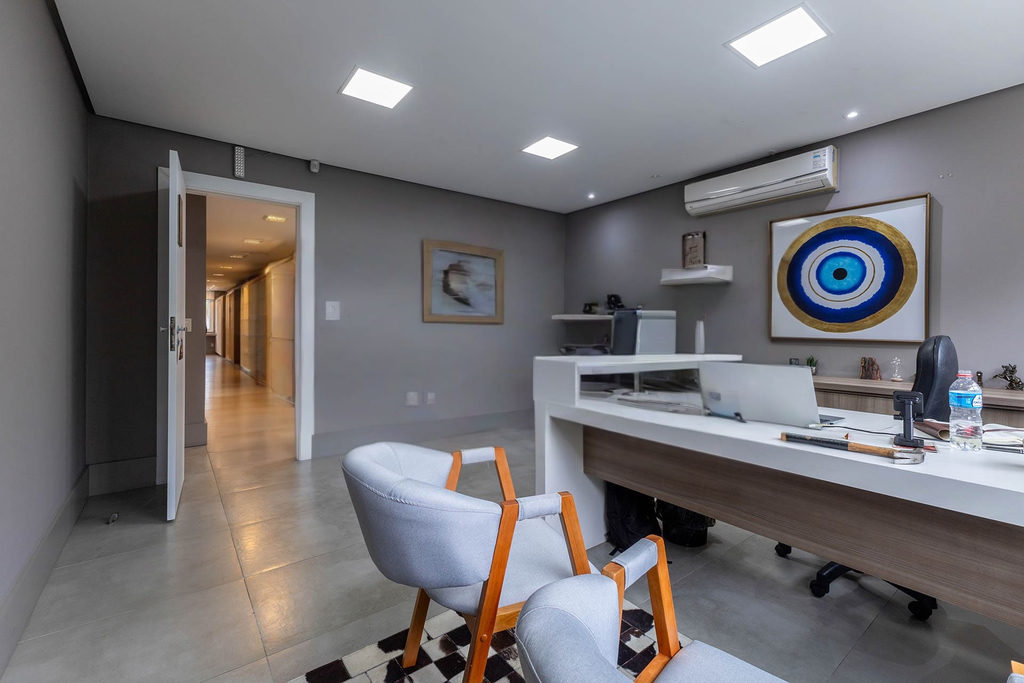 Edifício Comercial para venda no bairro Três Figueiras em Porto Alegre