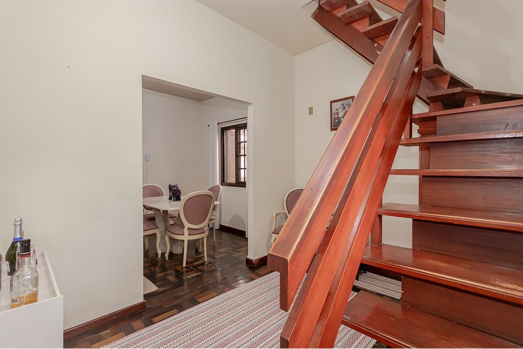 Casa para venda no bairro Passo da Areia em Porto Alegre