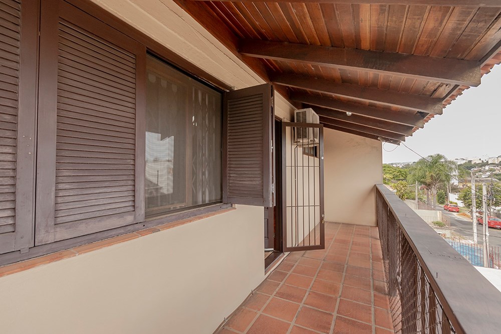 Casa para venda no bairro Jardim Itu Sabará em Porto Alegre