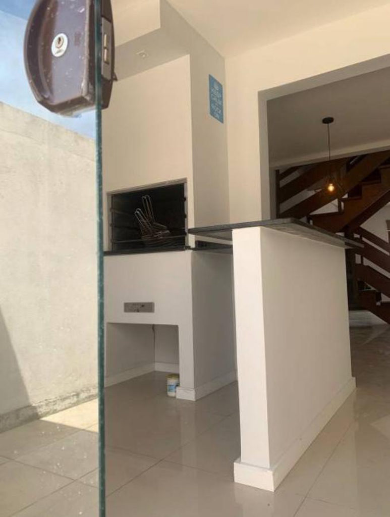 Casa para venda no bairro Guarujá em Porto Alegre