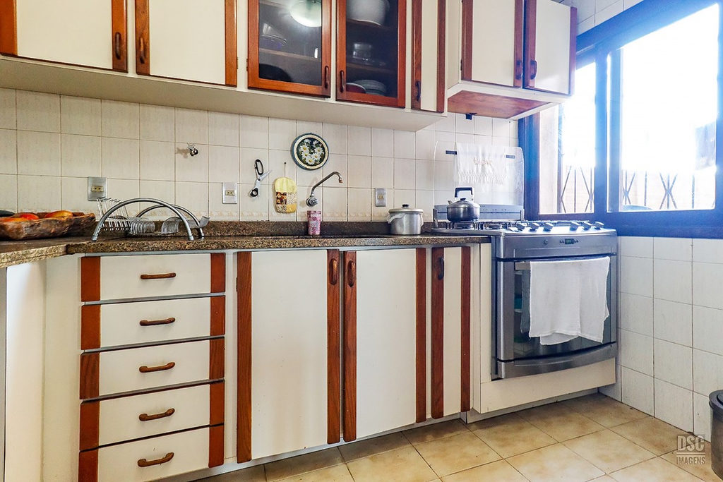 Casa para venda no bairro Santo Antônio em Porto Alegre