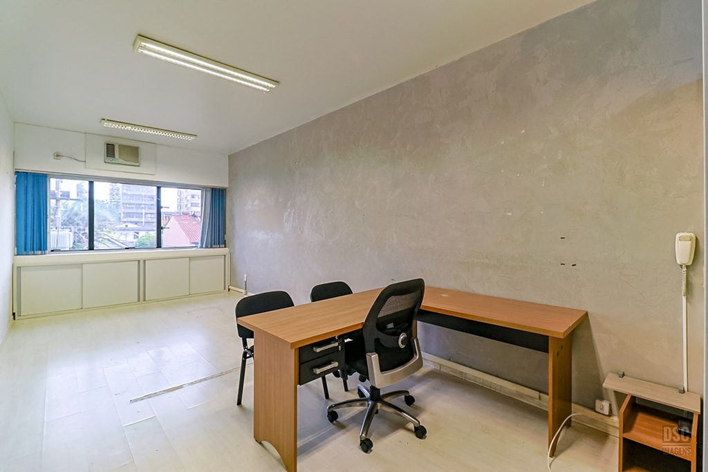 Sala para venda no bairro Passo da Areia em Porto Alegre