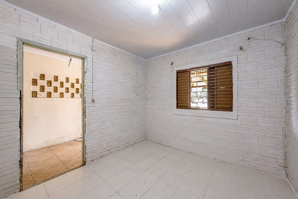 Casa para venda no bairro Guajuviras em Canoas