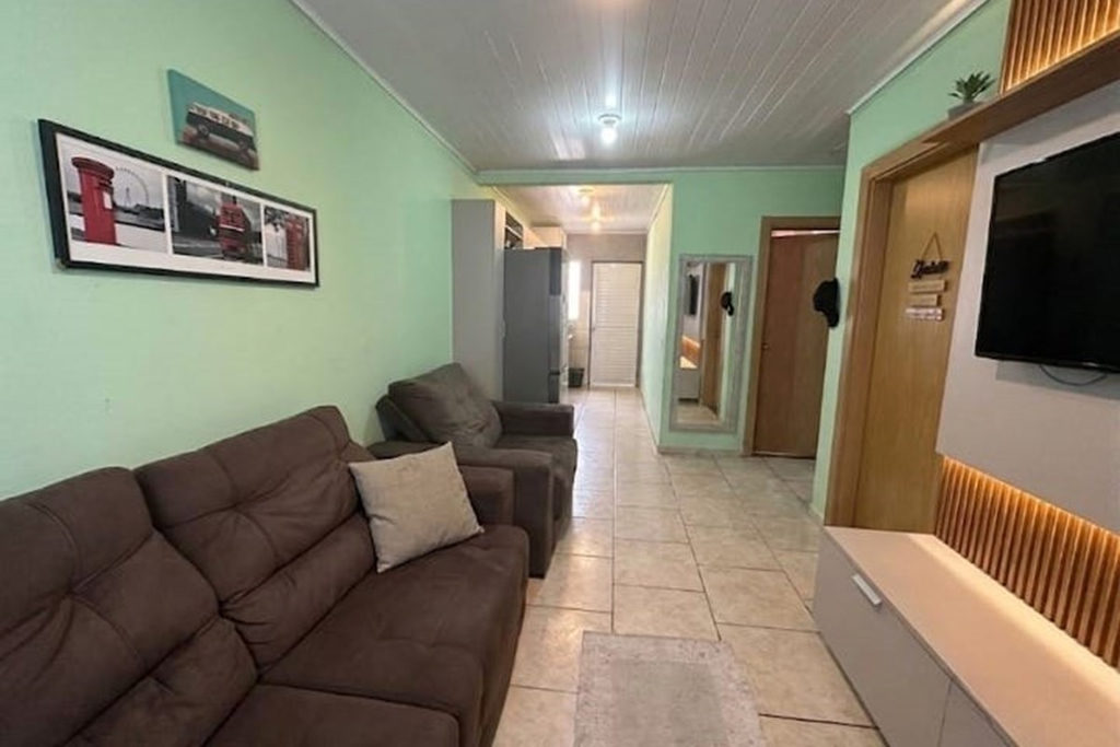 Casa para venda no bairro Guajuviras em Canoas