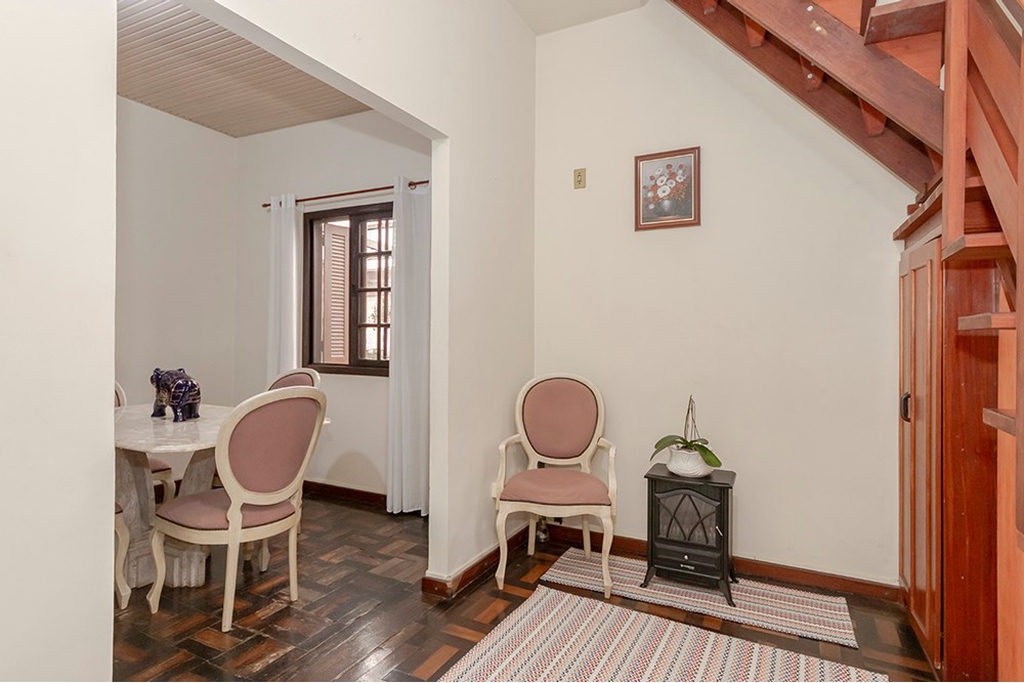 Casa para venda no bairro Passo da Areia em Porto Alegre