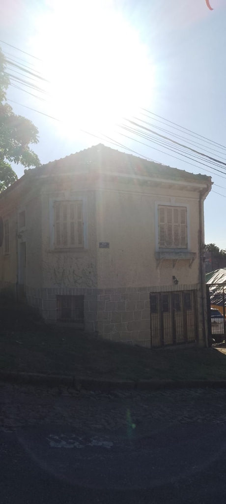 Casa para venda no bairro Santo Antônio em Porto Alegre
