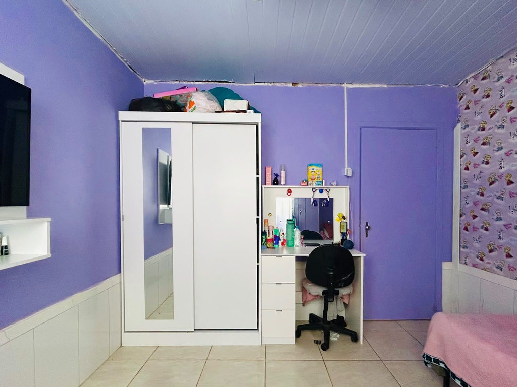 Casa para venda no bairro Vila Nova em Porto Alegre
