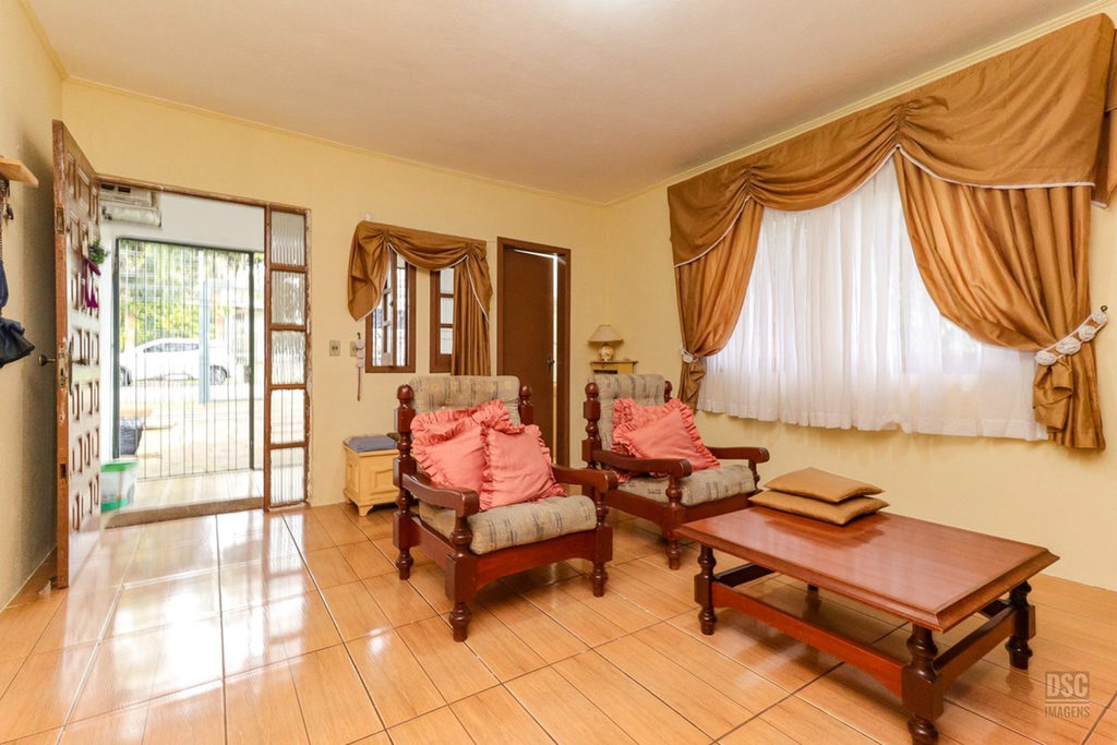 Casa para venda no bairro Vila Jardim em Porto Alegre