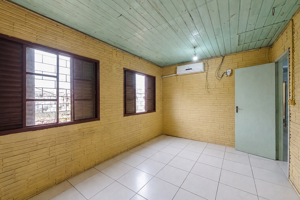 Casa para venda no bairro Guajuviras em Canoas