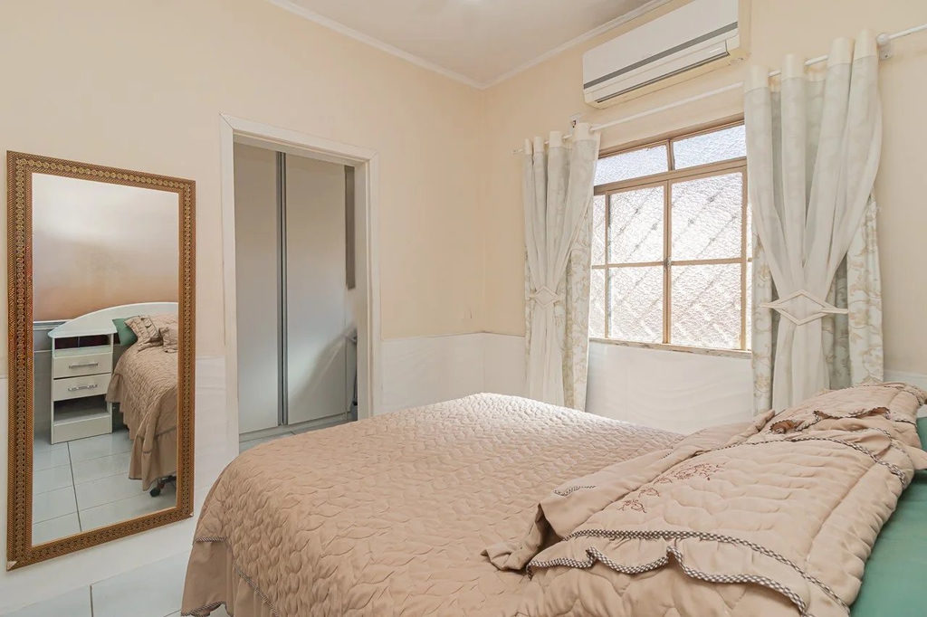 Casa para venda no bairro Jardim Itu Sabará em Porto Alegre