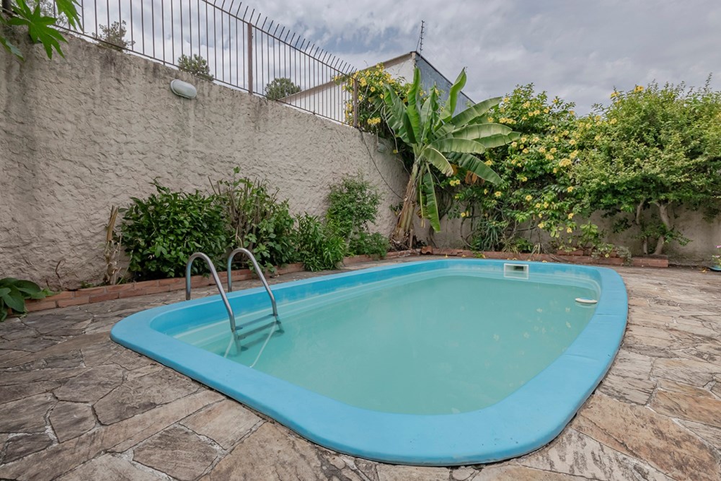 Casa para venda no bairro Jardim Itu Sabará em Porto Alegre